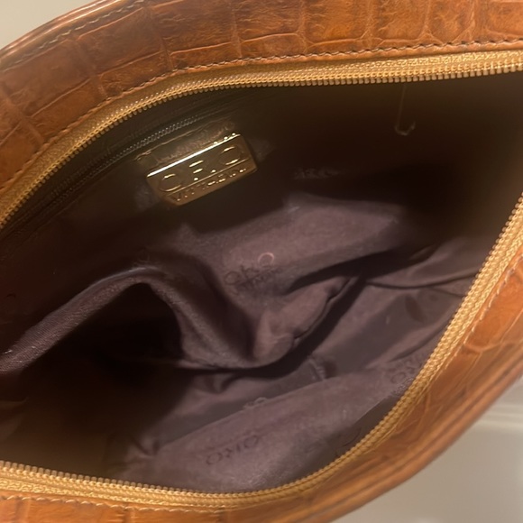 Oro Vittadini burnt orange embossed crocodile cross shoulder bag - Picture 6 of 8